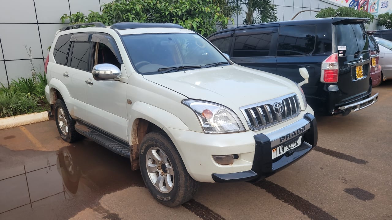 How to Rent a 4×4 Car in Uganda